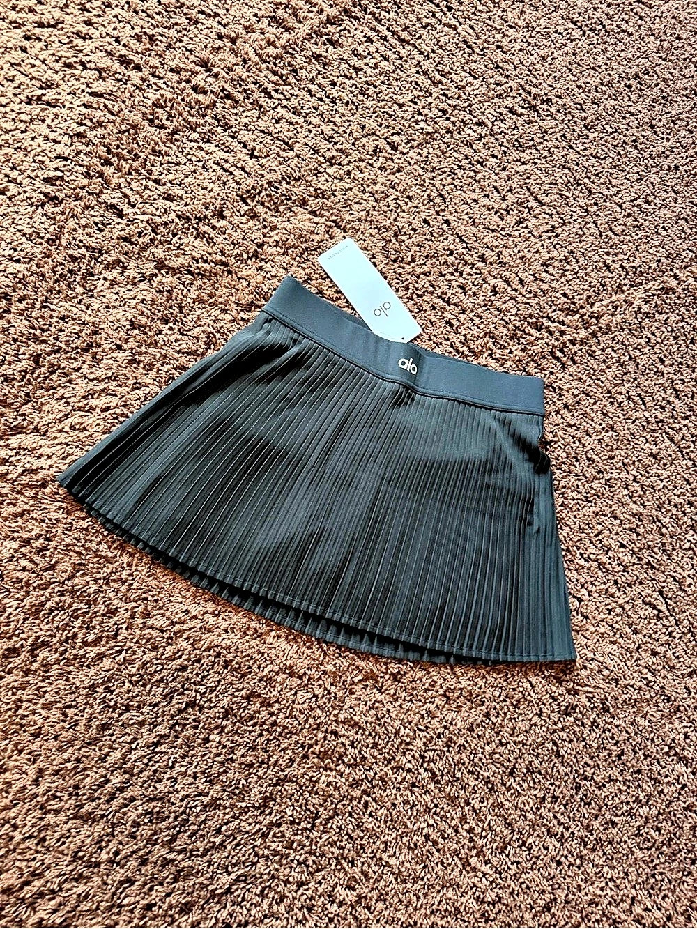 ALO • PLEATED SKIRT